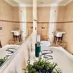 Aromas Attic דירה *